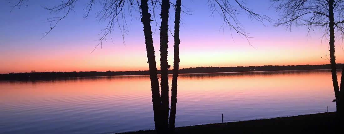 sunrise-over-lake